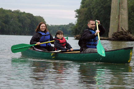 Family canoeing on the Potomac River - River & Trail Outfitters