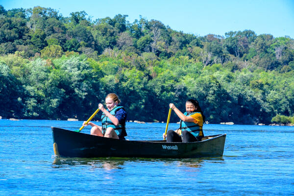Kids canoeing near Harpers Ferry - River & Trail Outfitters
