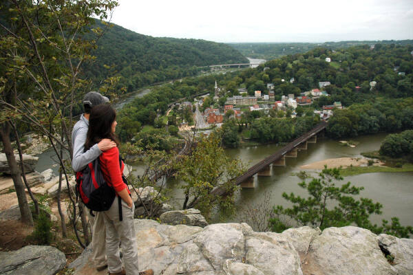 Couple at overlook on Maryland Heights Trail - River & Trail Outfitters