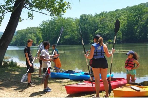 Park and Paddle kayakers getting ready for the Shenandoah - River & Trail Outfitters